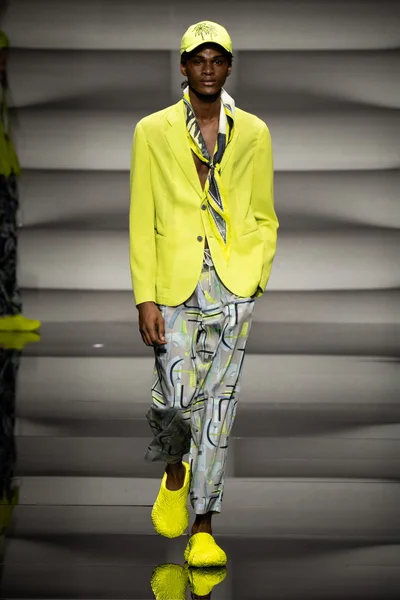 Look 77